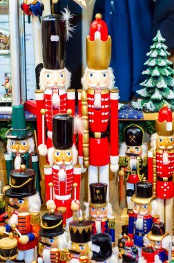 Noel pazarında satılık fındıkkıran