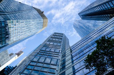 Frankfurt, Almanya - 13 Ekim 2023: Frankfurt bir finans bölgesinde gökdelenler.