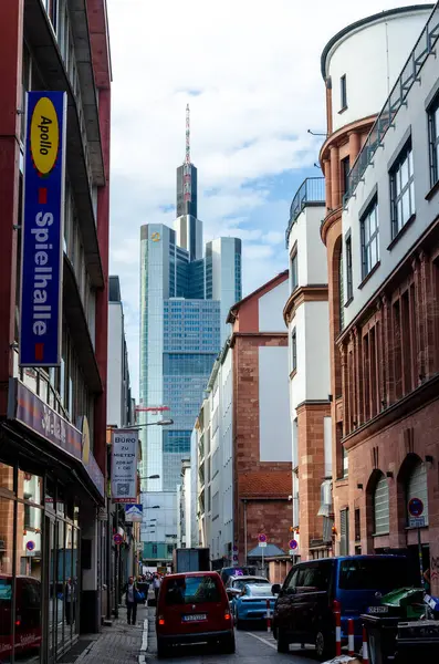 Frankfurt, Almanya - 13 Ekim 2023: Frankfurt 'un ana caddedeki Skyline şehri.