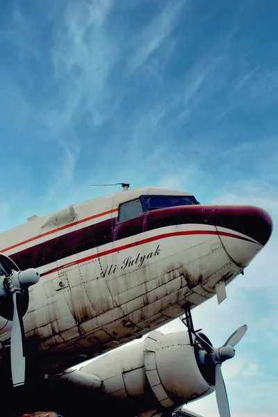 Yaşlı kuş dinleniyor, DC - 10 uçağı Koç müzesi