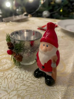 Mumlu küçük Noel Baba figürü