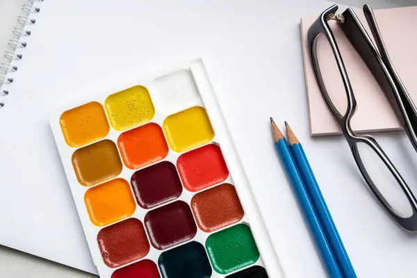 Warna Air Berwarna Atau Cat Akrilik Dan Pensil Pada Lembaran Stok Lukisan  