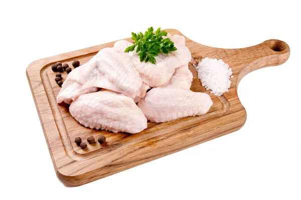 Rohe Hühnerflügel Auf Einem Schneidebrett Auf Weißem Hintergrund Rohes Fleisch lizenzfreie Stockfotos