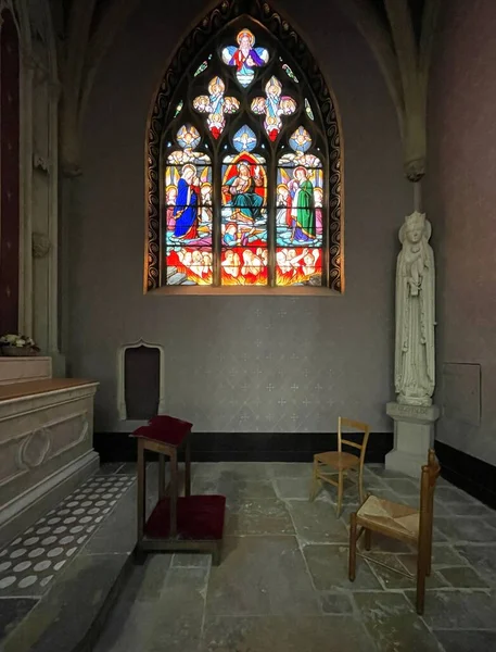 雷姆教堂墙壁上的彩色玻璃 夏天在法国 — 图库照片