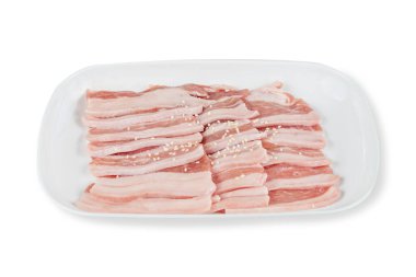 Beyaz arka plan üzerinde çiğ domuz eti