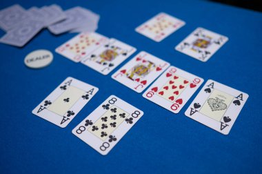 Teksas 'ta poker oynayan arkadaşlar.