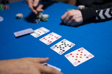Teksas 'ta poker oynayan arkadaşlar.