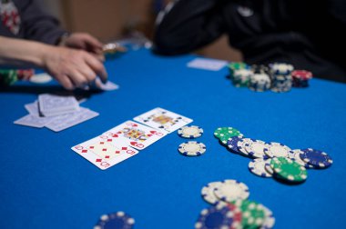 Teksas 'ta poker oynayan arkadaşlar.