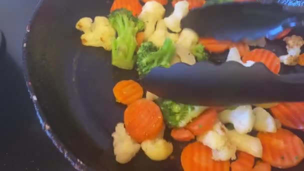 Mixing Fresh Vegetables Frying Pan Boiling Carrots Cauliflower Broccoli High — Vídeo de stock