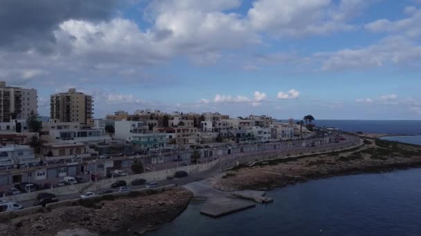 Mediterranean Coastline Malta Island Qawra Aerial View Ascending Shot High — Vídeo de Stock
