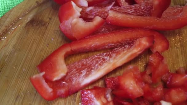Sliced Chopped Red Pepper Wooden Board High Quality Footage — Vídeo de stock