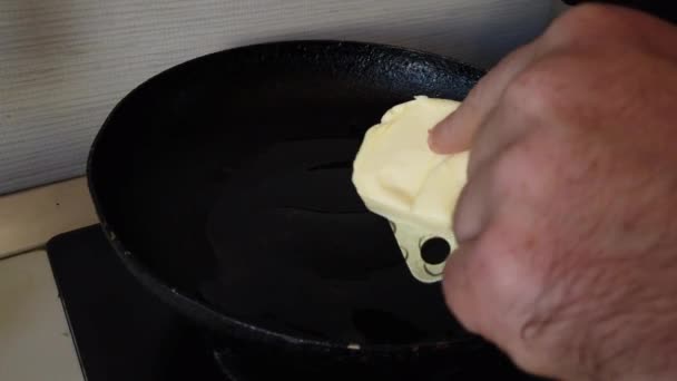 Putting Butter Frying Pan Gas Stove Modern Kitchen Slow Motion — Vídeos de Stock