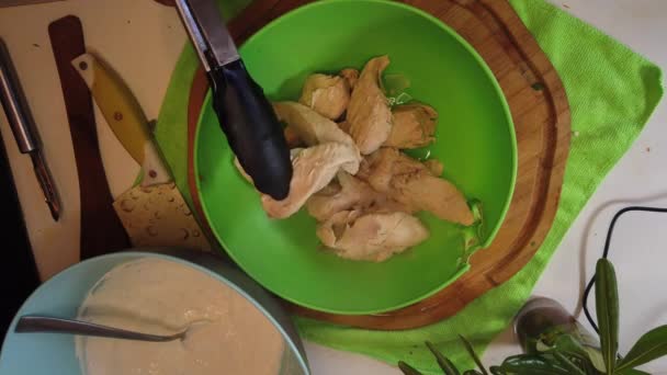 Taking Boiled Chicken Breasts Kitchen Tongs Slow Motion High Quality — Vídeos de Stock