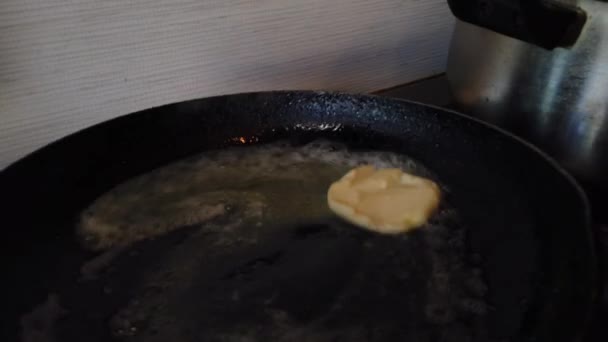Putting Butter Frying Pan Gas Stove Modern Kitchen Slow Motion — Vídeo de Stock