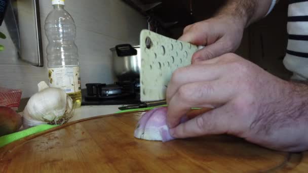 Close Man Hands Cutting Onions Salad Preparing Slicing Red Onion — Vídeos de Stock
