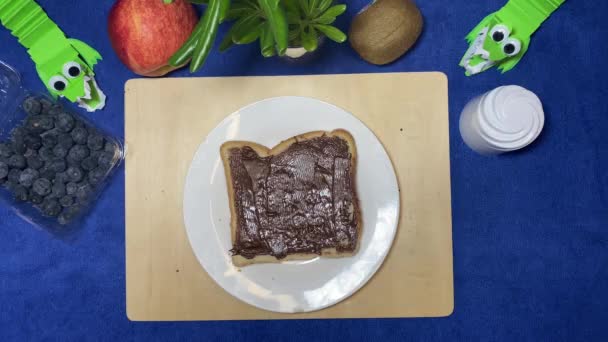 Yaratıcı Çocuk Kahvaltı Fikirleri Ayı Şeklinde Çikolata Yayılmış Giriş Hareketi — Stok video