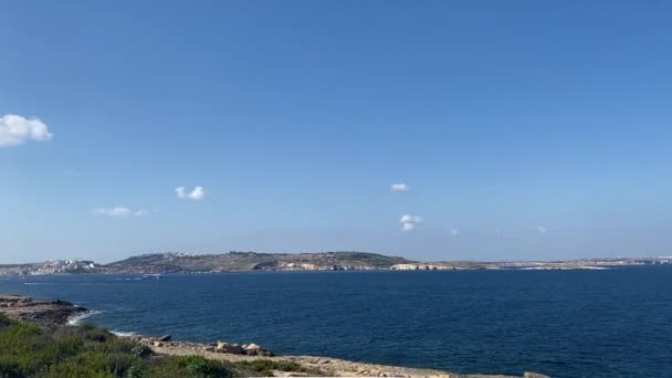 Весняний Приплив Кавраа Мальта Спокійне Море Блакитне Небо Хмарами Середземноморський — стокове відео