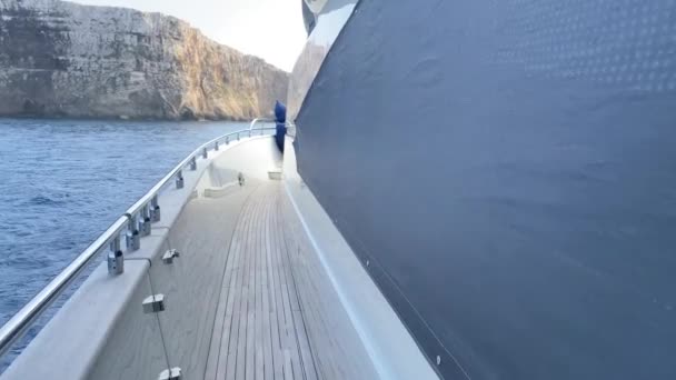 Séta Bal Oldalon Bal Oldalon Jacht Comino Sziget Háttérben Málta — Stock videók