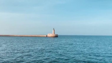 St. Elmo Breakwater, Valletta Limanı, Malta. Ağır çekim. Yüksek kalite 4k görüntü