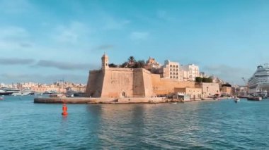 Gardjola Bahçeleri, Senglea Point Sahili, Malta, denizden gelen zaman çizelgesi. Yüksek kalite 4k görüntü