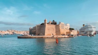 Gardjola Bahçeleri, Senglea Point Sahili, Malta, deniz manzarası. Yüksek kalite 4k görüntü