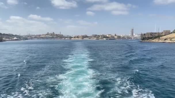 Boat Wake Mar Mediterrâneo Revelando Grand Harbour Valletta Três Cidades — Vídeo de Stock