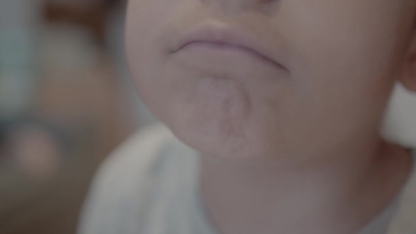 Une Dent Manquante Gros Plan Sur Enfant Souriant Montrant Dent — Video