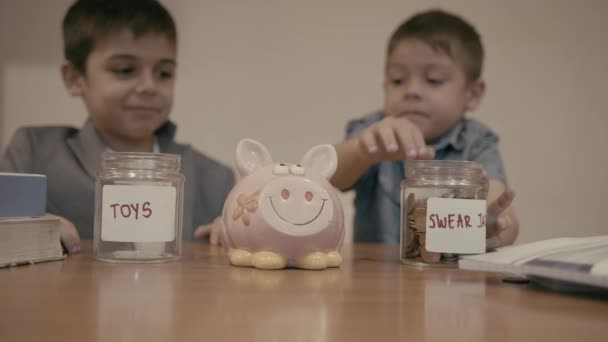 Educação Financeira Poupança Crianças Crianças Nudez Usam Moedas Triagem Miúdo — Vídeo de Stock