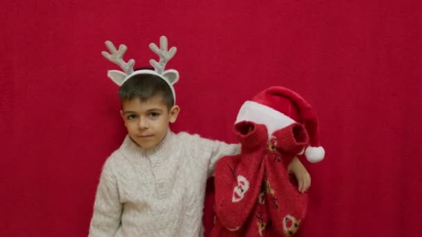 Cute Kids Brothers Hugging Showing Santa Stop Here Sign Christmas — Stock Video