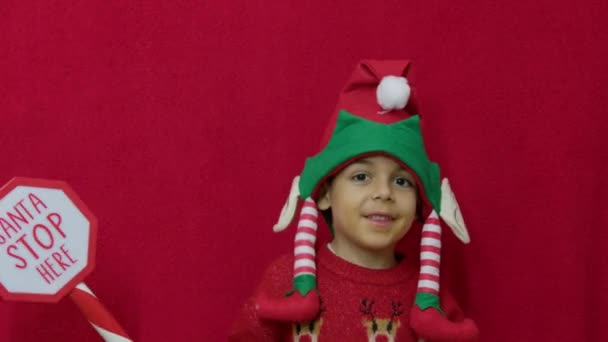 Lindo Niño Vestido Como Elfo Con Boca Arround Lío Los — Vídeos de Stock