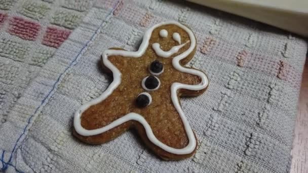 Close Gingerbread Man Cookie Decorated White Icing Chocolate Chips High — Stock Video