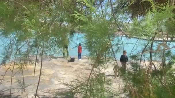 Pai Filhos Pescar Mar Criança Correndo Direção Câmera Malta Imagens — Vídeo de Stock