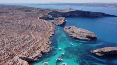Malta, Comino Adası, havadan çekim. Yüksek kalite 4k görüntü