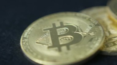 Qawra, Malta 15.11.2024 Bitcoin 'leri kapatın. Kripto para madenciliği ve yatırım konsepti. Yüksek kalite 4k görüntü
