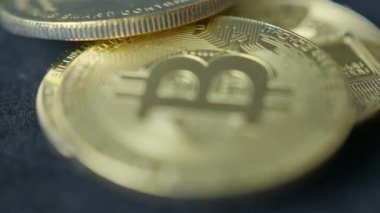 Bitcoin ve Ethereum yakın çekim. Kripto para birimi yatırım konsepti. Yüksek kalite 4k görüntü