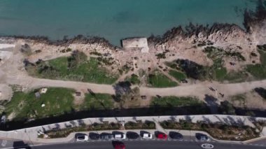 Sakin turkuaz sığ deniz arka planı. Mellieha, Malta, Ghadira Körfezi Kasım ayında. Yüksek kalite 4k görüntü