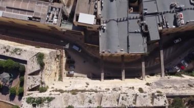 Marinaya demirlemiş hava manzaralı tekne ve yatlar. - Evet. Yüksek kalite 4k görüntü