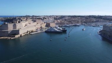 Malta Birgu Kalesi Saint Angelo Forti Sant Angl Vittoriosa Birgu Seaview hava çekimi sabah erken saatlerde. Yüksek kalite 4k görüntü