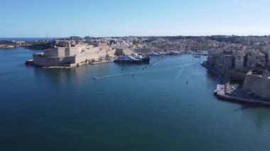 Malta Birgu Kalesi Saint Angelo Forti Sant Angl Vittoriosa Birgu Seaview hava çekimi sabah erken saatlerde. Yüksek kalite 4k görüntü