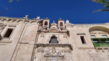 Valletta, Malta 25.11.2024 - Mısır 'a Uçuş Kilisesi Valletta Rıhtımı, Malta' da bulunan bir Roma Katolik kilisesi. Yüksek kalite 4k görüntü