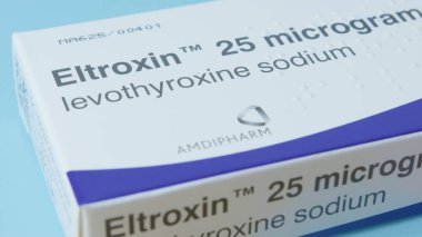 Qawra, Malta - 01.11.2024 Eltroxin ilacıyla Ayrıntılar, Hipotiroidizm için bir tedavi. Yüksek kalite fotoğraf