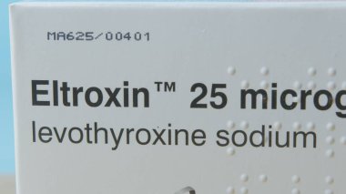 Qawra, Malta - 01.11.2024 Eltroxin ilacıyla Ayrıntılar, Hipotiroidizm için bir tedavi. Yüksek kalite fotoğraf
