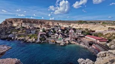 Temel Reis Köyü Malta. Güzel, küçük balıkçı köyü kuşlarının sol gözü. Yüksek kalite 4k görüntü