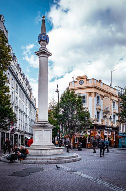 Londra, İngiltere, Eylül 2022, Camden Borough 'daki Seven Dials manzarası.