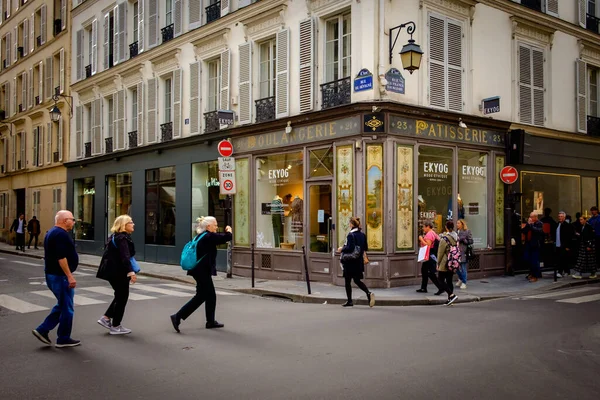 フランス 2022年10月 首都4区のEkyog服店による都市風景の眺め — ストック写真