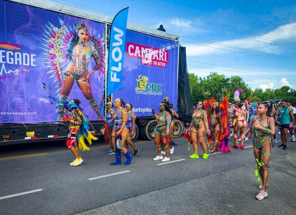 Grand Cayman Ilhas Cayman Julho 2023 Frequentadores Carnaval Desfilando Durante — Fotografia de Stock
