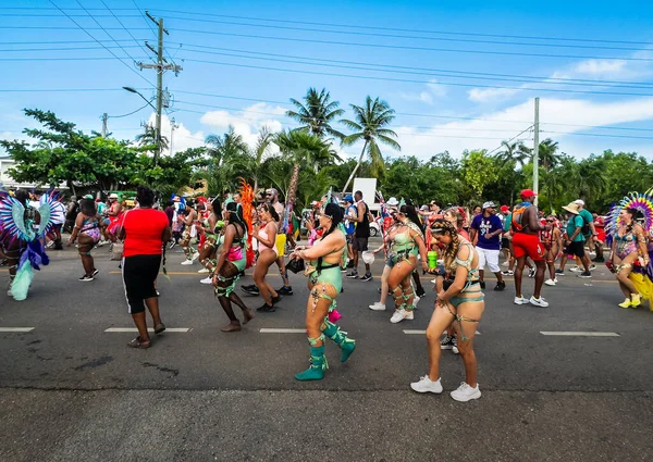 Grand Cayman Kaaimaneilanden Juli 2023 Carnavalgangers Paraderen Tijdens Caymas Carnaval — Stockfoto