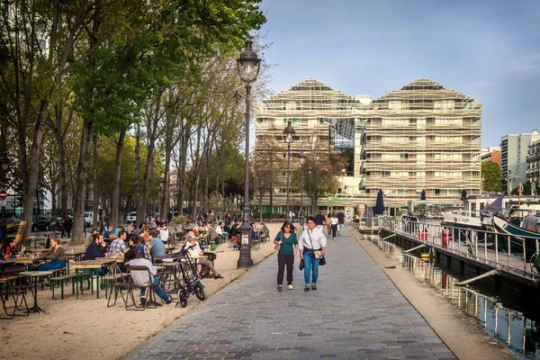 Párizs Franciaország 2022 Október Városi Élet Főváros Kerületében Bassin Villette — Stock Fotó