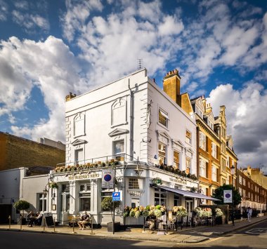 İngiltere, Birleşik Krallık, 30 Ağustos 2023, The Builders Arms, Kensington ve Chelsea Royal Borough 'da bir bar. 