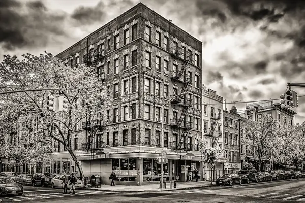 New York City, ABD, 14 Mayıs 2018, A Bulvarı, East Village, Manhattan 'daki şehir manzarası